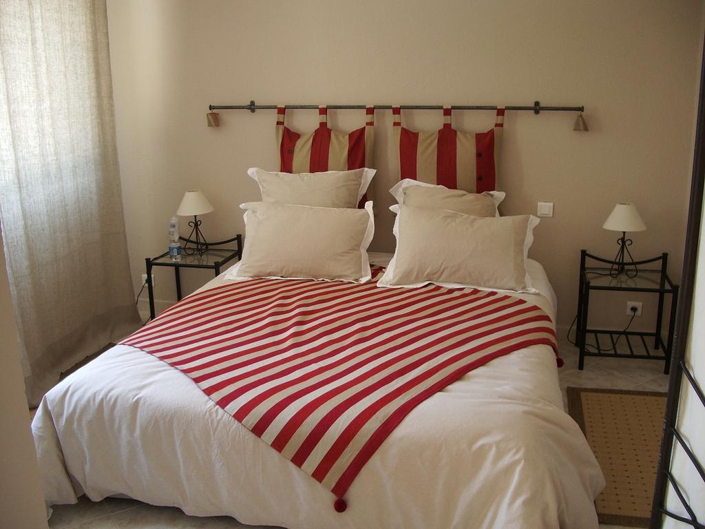 Clermont-lʼHérault Mas De Gorjan B&B 객실 사진